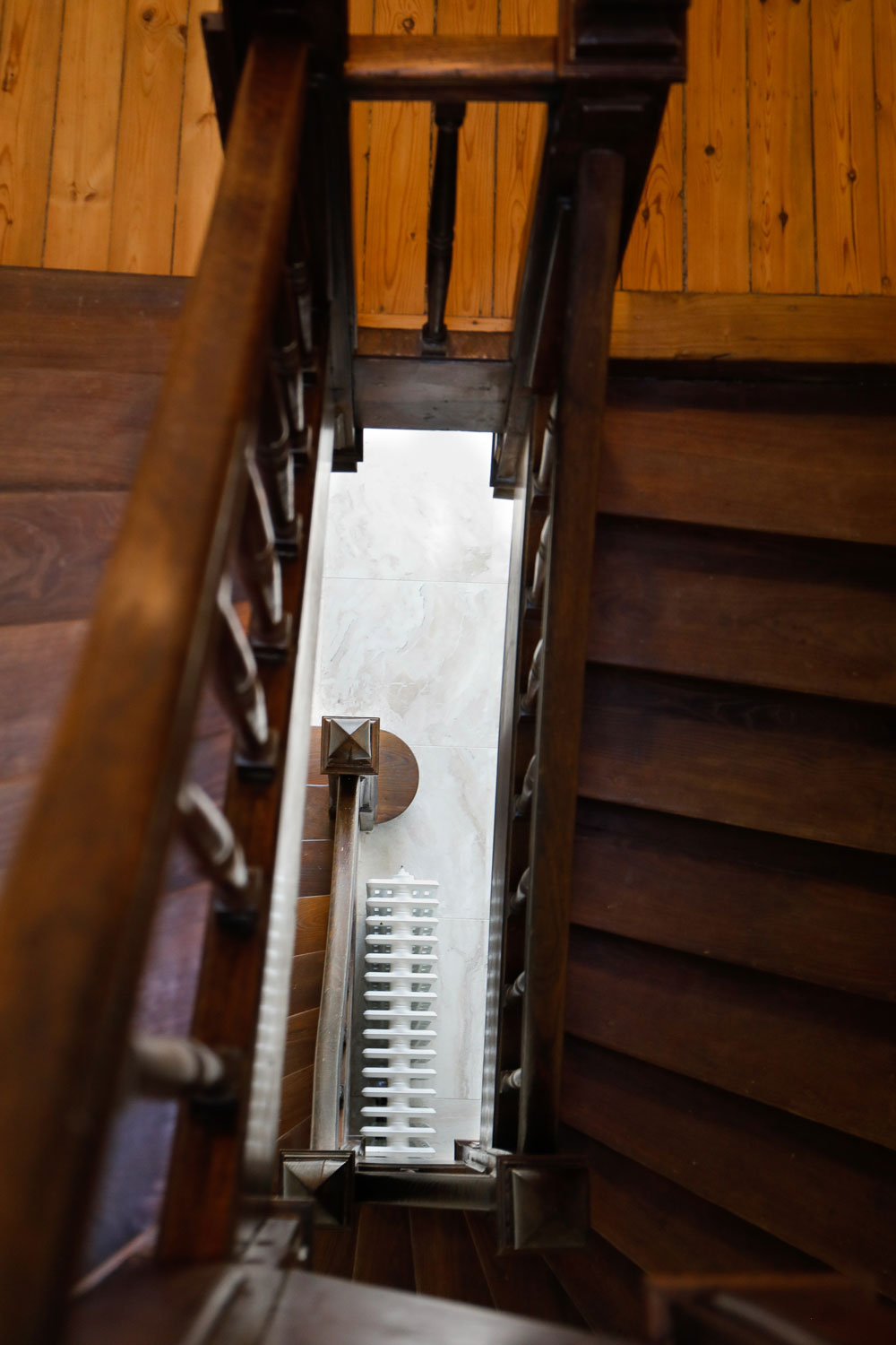Escalier d'origine, bois et patine